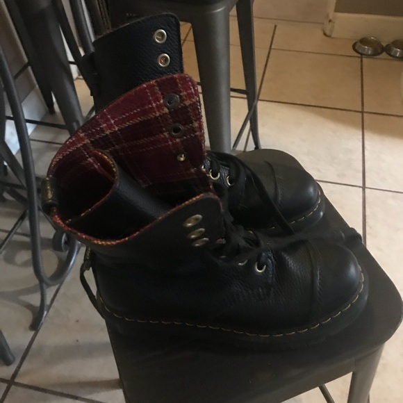 Dr. Marten’s women’s size 8 combat boots - Picture 3 of 3